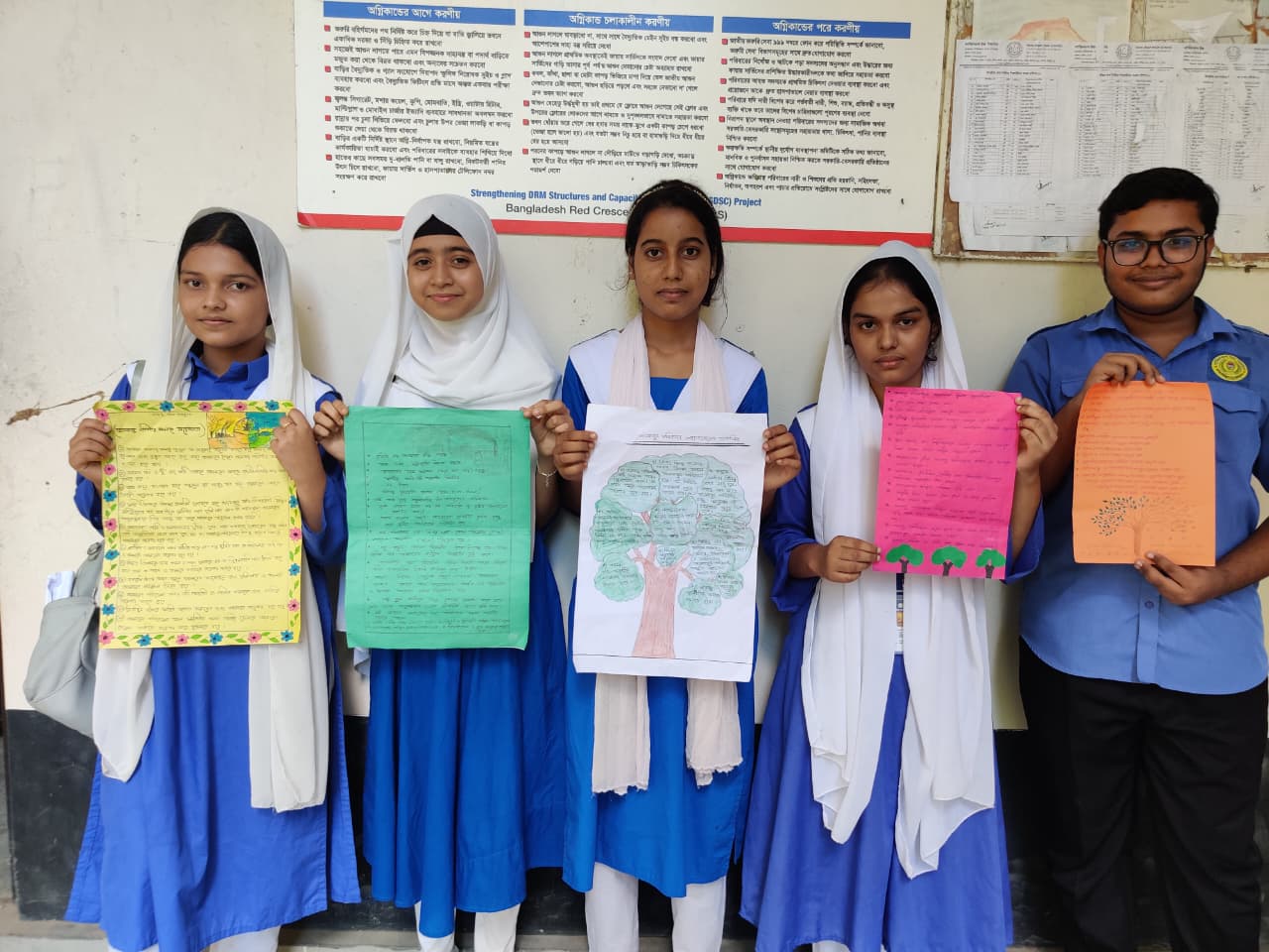 জলবায়ু পরিবর্তন সচেনতার দেয়ালিকা তৈরি।